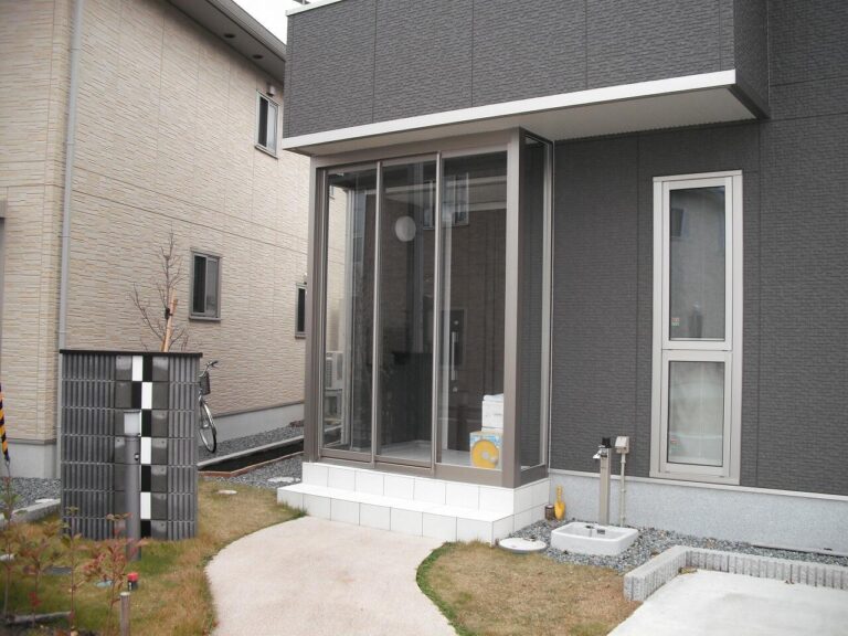 風除室を先に取付ました。