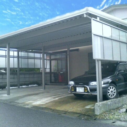 間口の広いカーポート